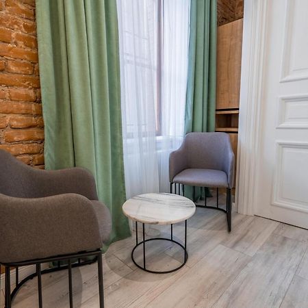Mini Hotel On Aghmashenebeli Ave ティビリシ エクステリア 写真