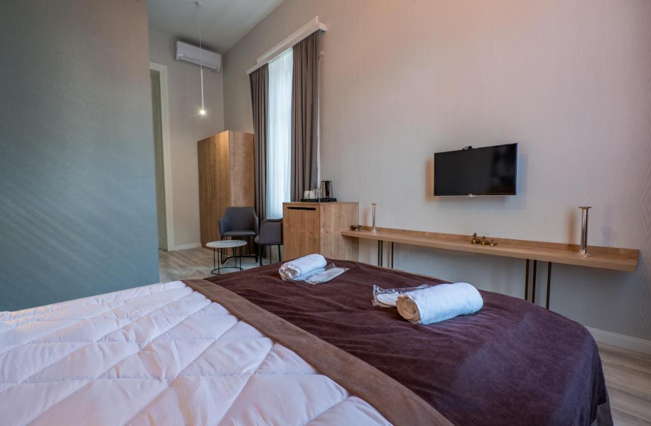 Mini Hotel On Aghmashenebeli Ave ティビリシ エクステリア 写真