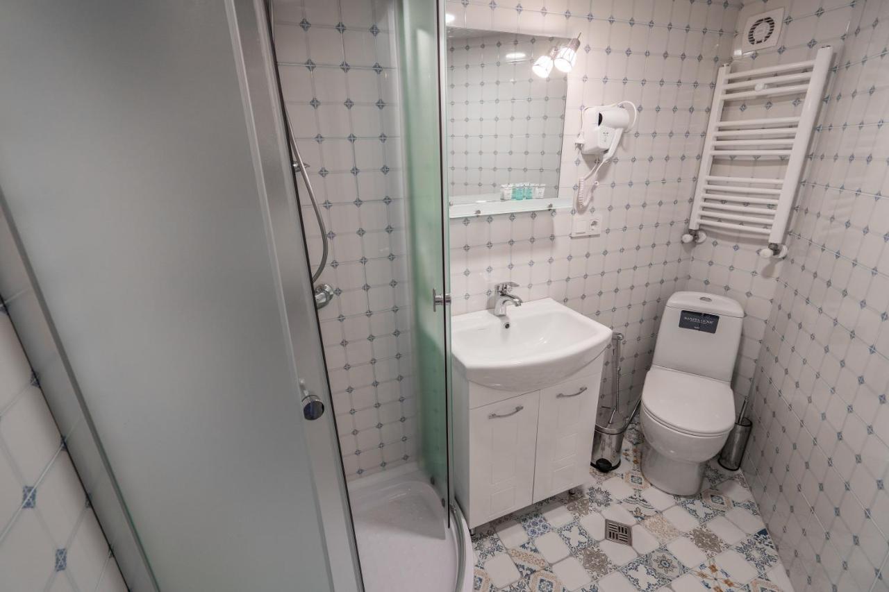 Mini Hotel On Aghmashenebeli Ave ティビリシ エクステリア 写真