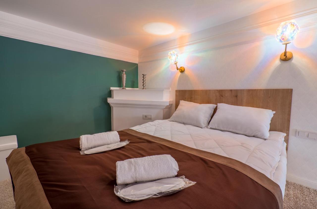 Mini Hotel On Aghmashenebeli Ave ティビリシ エクステリア 写真