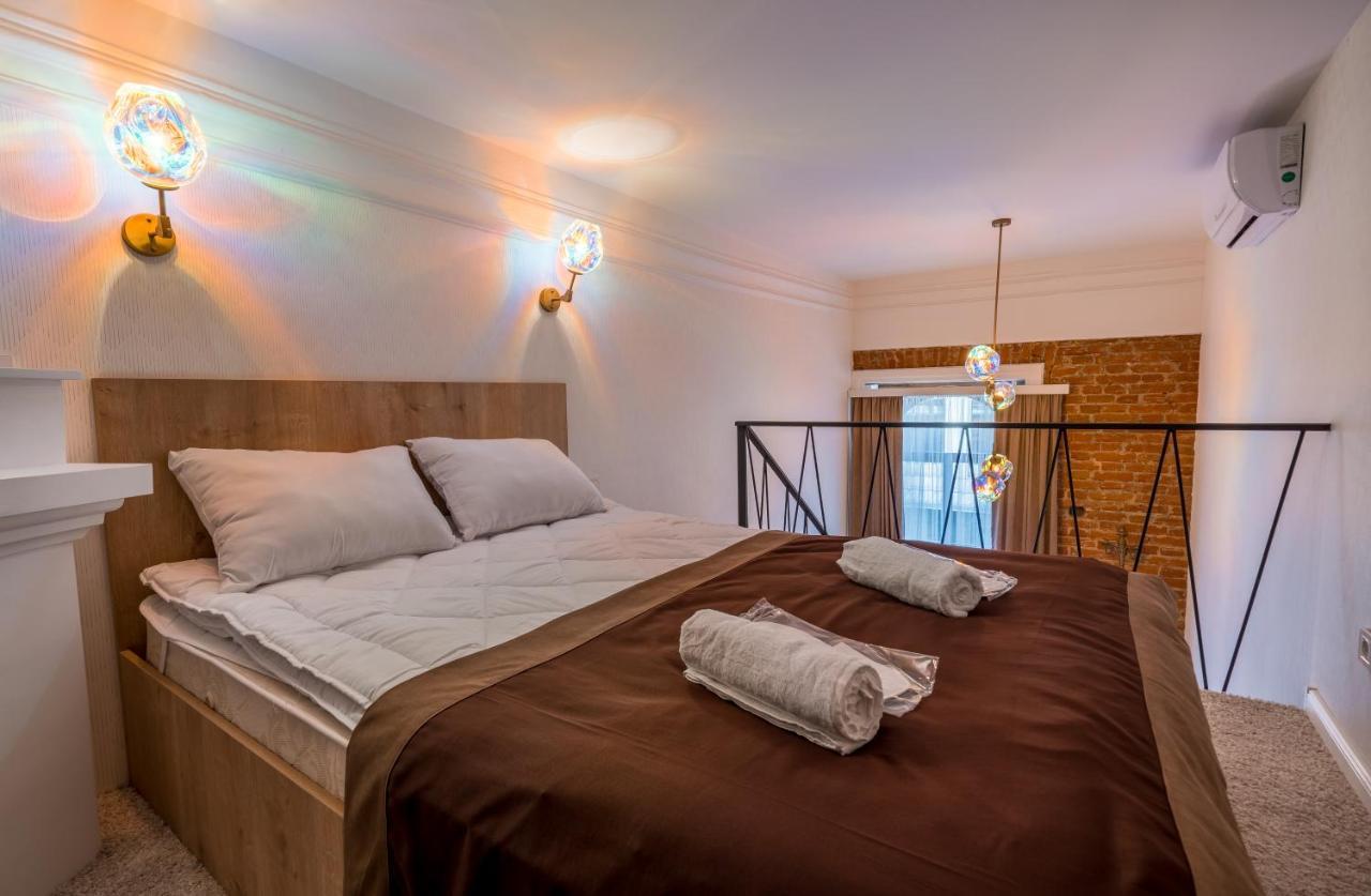 Mini Hotel On Aghmashenebeli Ave ティビリシ エクステリア 写真