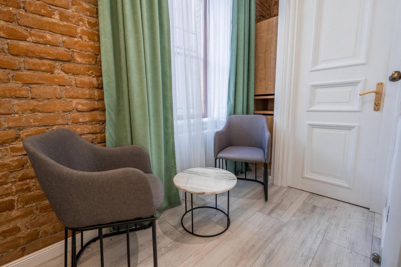 Mini Hotel On Aghmashenebeli Ave ティビリシ エクステリア 写真