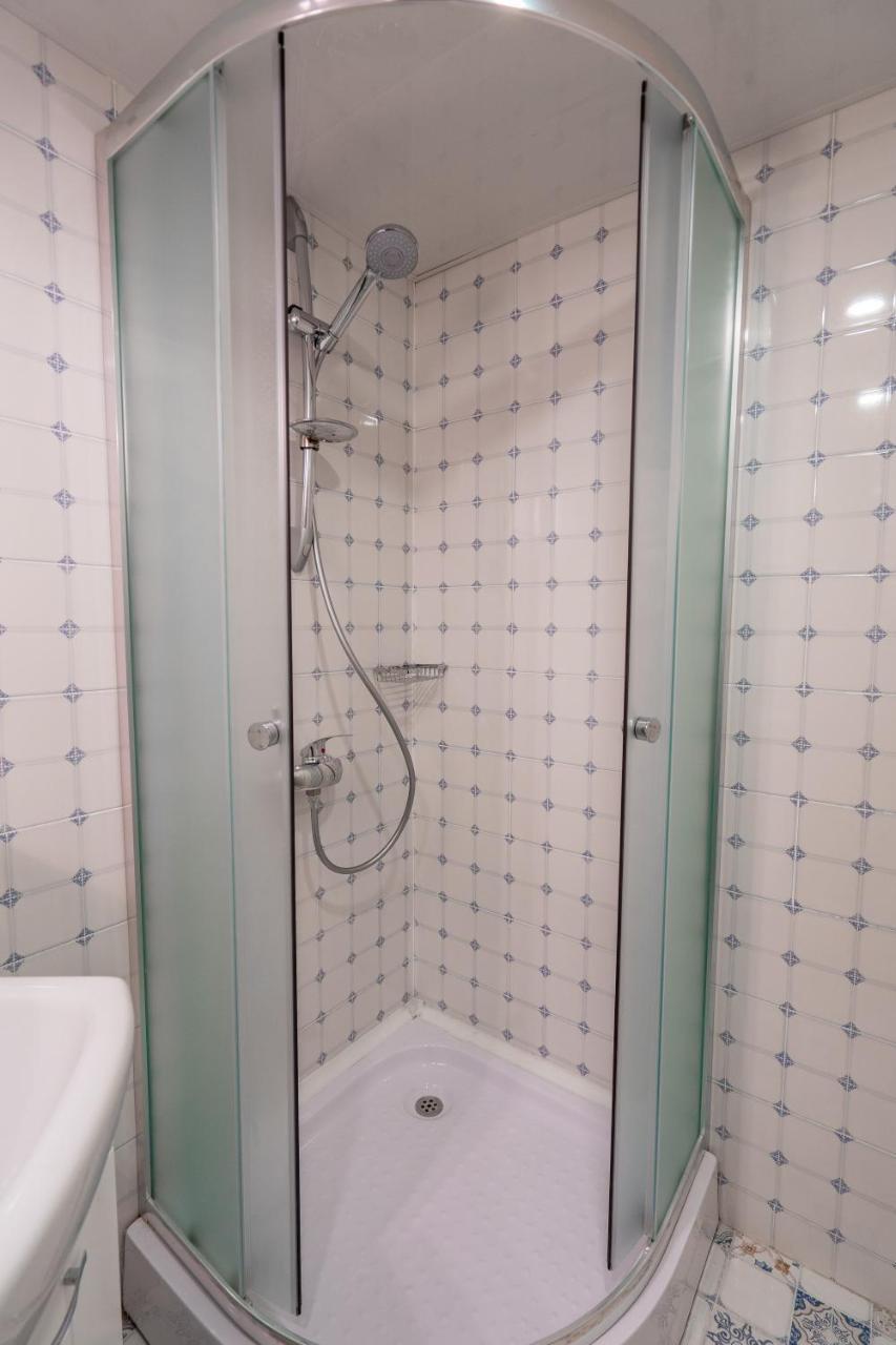 Mini Hotel On Aghmashenebeli Ave ティビリシ エクステリア 写真