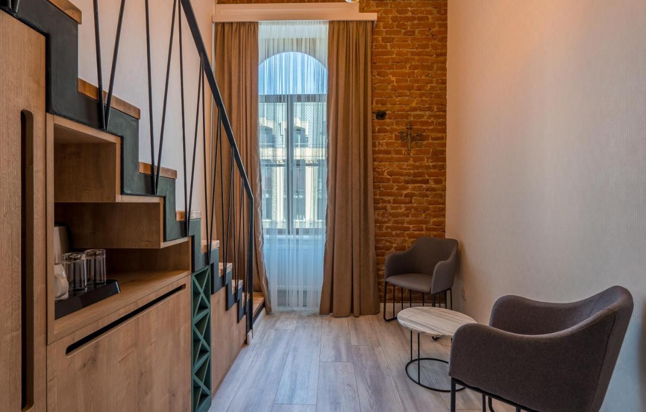 Mini Hotel On Aghmashenebeli Ave ティビリシ エクステリア 写真